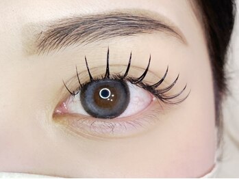 ロアアイラッシュ(Roa eyelash)の写真/ボリューム/フラットラッシュ取扱いで理想・こだわりにお応え◎丁寧なカウンセリングとモチの良さが人気!