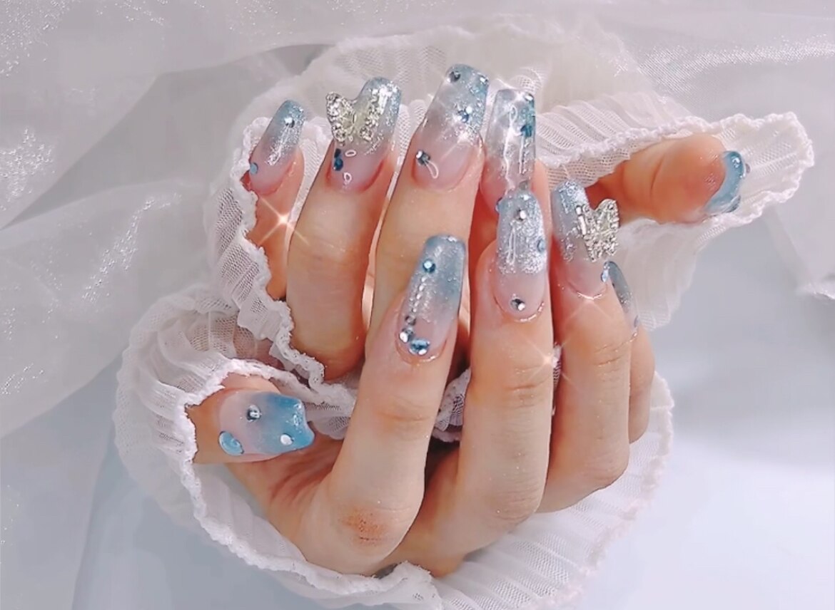 2026年冬トレンド】ラメグラデーション 夏のネイルデザイン集｜人気順