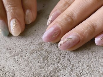 アロナ ネイルサロン アンド スクール(alona)/左右ちぐはぐニュアンス♪