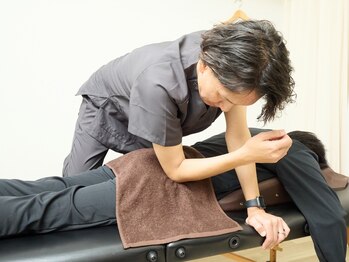 かいほう整体 本町院の写真/【施術歴25年以上】院長によるマンツーマン施術で、腰痛改善に向けてしっかりサポート☆根本改善に◎