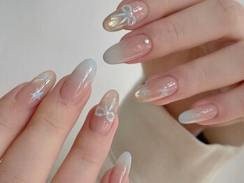 ミンミン(Min min)の写真/シンプルけど上品で華やかなデザインが豊富！視線を奪う可愛いネイルで気分もup！