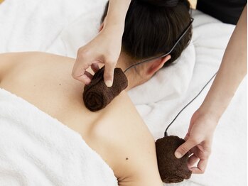 サロンコスメティック ザ スパ(SALON COSMETIC THE SPA)の写真/肩こり/猫背/巻き肩【エレクトロ肩甲骨はがし付アロマボディ90分￥17600→￥13200】