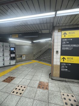 ナチュラルビビ 三軒茶屋店(Natural ViVi)/駅北口に進みます。