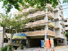 ブリエ(BRILLER)の雰囲気(ハーバービューマンション本館入り口建物中央部にエレベーター)