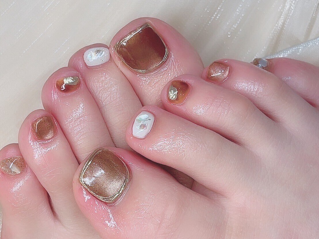 2026年冬トレンド】ホワイト ワンカラー フットのネイルデザイン集