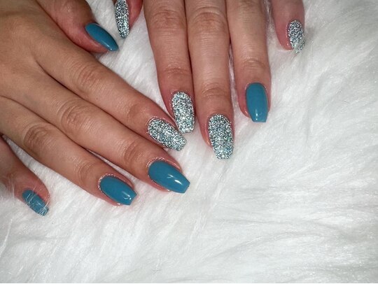 2024年秋】ターコイズ ワンカラーのネイルデザイン集｜人気順｜3ページ  