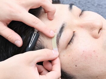 ヌーマ バイ アミーカリーナ(Numa by Amicarina)の写真/【メンズの印象は眉毛で変わる★】気になる眉回りの毛をWAX脱毛&毛流れを整えて爽やかに清潔感UP♪