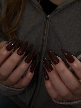 nail salon ROSSO【ロッソ】【7月中旬OPEN（予定）】の写真/お仕事でもOKな綺麗めデザインを多数ご用意♪落ち着いた空間でくつろぎながらネイルが楽しめる☆