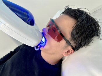 ホワイトニングカフェ 神戸三宮本店(WhiteningCafe)の写真/【駅チカ/当日予約OK】全メニュー男性のご利用可能！口臭ケアや歯の黄ばみ改善にも◎