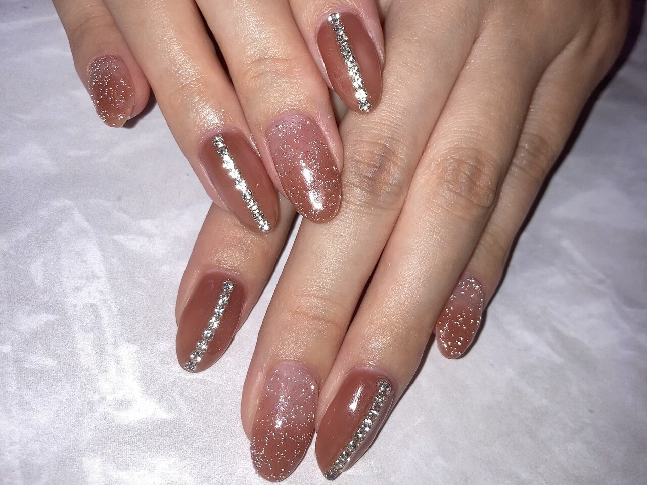 2025年-2026年冬トレンド】チェーンのネイルデザイン集｜人気順｜17