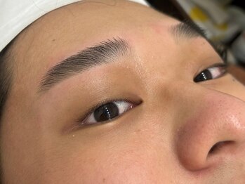 スリーズララ(Cerise LaLa)/眉毛WAXスタイリング