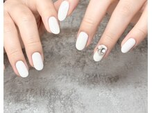 イーローズ(e-Rose)/王道ワンカラーとビジューネイル