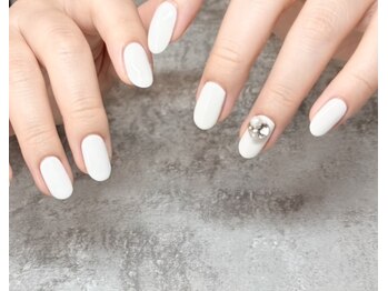 イーローズ(e-Rose)/王道ワンカラーとビジューネイル