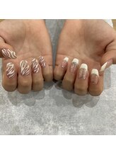 レジアント(Rediant)/左右非対称ネイル