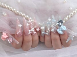 アシンメトリーイニシャルネイル
