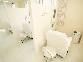 ダリア(DAHLIA)/白を基調とした店内☆