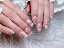 ユン(Yun)/チークマグネットフレンチネイル