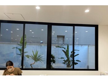 ルナ 烏丸店(Luna)の写真/仕事帰りも早朝もOK♪忙しい毎日に寄り添う、通いやすさが魅力のサロン。自分磨きの時間をもっと自由に♪