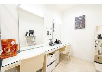 ポーラ ザ ビューティ 名鉄一宮駅前店(POLA THE BEAUTY)/メイクコーナー