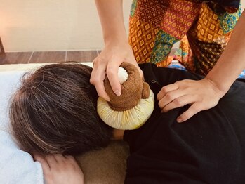 タイ古式マッサージ アルン/タイ伝統の温熱ハーブボール