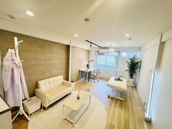 整体アイリス バイ ココイロ(IRIS by COCOIRO)/サロン内風景です