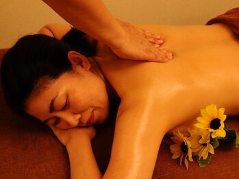 リフレスペース/オイルで全身を流します