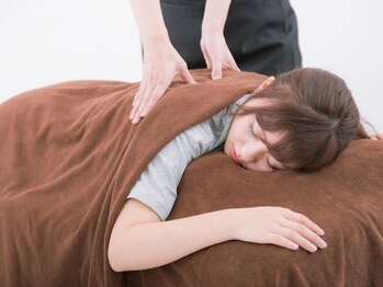 手もみ屋匠 湯治楼の写真/がちがちの首肩をほぐします！温泉後の心地よさ♪匠の技で身体がほぐれる快感を満喫◎