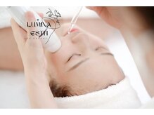ルミナエステ(LUMINA ESTH)/目元までしっかり美容液を導入