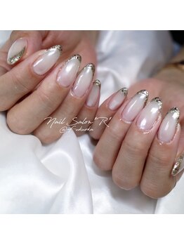 ネイルサロン R/フレンチネイル×カラー