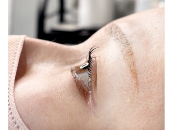 グレージュ(graige)/瞼にあたらないカール