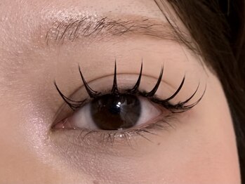 バイアイラッシュ アンド ホワイトニング(by eyelash&whitening)の写真/【韓国束感デザインとの相性抜群!LEDフラットラッシュ】ボリュームが欲しい方はバインドロックもおすすめ◎