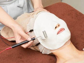 フリッシェ グラン(Frishe Gran)の写真/【完全個室】今注目のエステ「エンビロン」でシミ・シワにアプローチ◎肌にはっきりと悩みのある方にお勧め