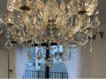 アンネ 表参道(ANNE)/豪華なシャンデリア