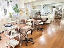アンレミューラボ(Un Lemieux Labo)の雰囲気（広々した店内☆ペア来店やお子様連れでもゆったり過ごせます♪）