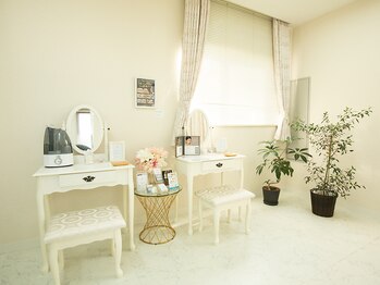 ダリア(DAHLIA)/白を基調とした店内☆