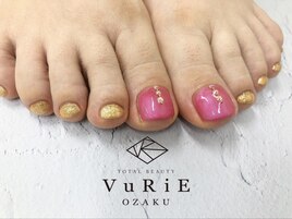 ピンクネイル/ゴールドネイル