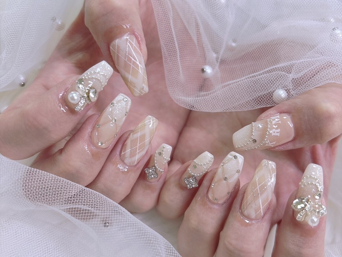 2026年冬トレンド】痛ネイルのネイルデザイン集｜人気順