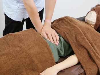 せのび整体院/腹部の施術も可能です。