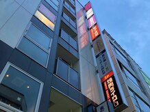 カラダファクトリー 恵比寿西口店の雰囲気（【恵比寿駅 徒歩3分】オレンジのロゴが目印★）