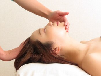 エレミュー 烏丸(Elemue.)の写真/【ドレス映えを追求】頭蓋骨小顔矯正で土台から引き締め！360度どこから見ても美しいフェイスラインへ。