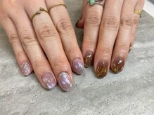 インシンク(inthink)/左右違いのちぐはぐネイル