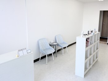 ピピ(pipi)/ゆとりのある待合席