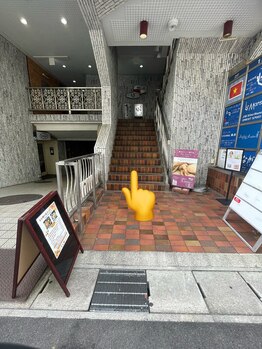 アイモア 四日市店(eye mor.)/真ん中の階段からお上がり下さい