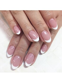 デリカ(DELICAT)/ヌーディー白フレンチ/美爪