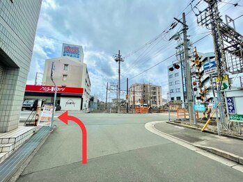 ミニョン(mignon)/【道案内】4.踏切を左へ