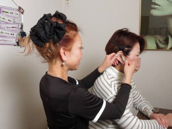 サロンドキー 舞子店(salon de:keY)/耳ツボ施術中★