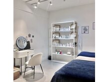 インテリアにもこだわったサロンで、癒しのハーブピーリングを