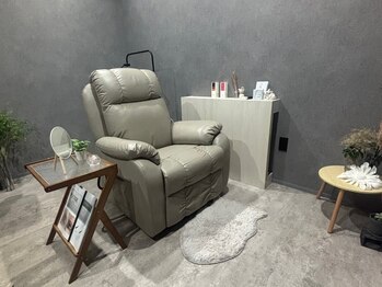 ジールクス(G LUX)の写真/【完全個室の贅沢空間】G LUX店内にアイサロンがデビュー★丁寧な施術で驚きのモチの良さを実現！