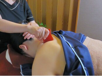 らくあん 三萩野院の写真/温カッサ×漢方オイル★首・肩すっきりオイル＋整体60分￥4600!つらい首肩凝り、漢方オイル+整体でスッキリ