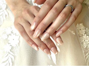 アメリアンドカシェット(Amelie&Cachette)の写真/特別な日のために磨き抜かれた上質ケアとデザイン。一生に一度の特別な日は、写真に残る“美しい手元”に。